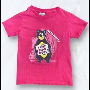 Vintage South Dakota “I Like Bear Hugs” Graphic T-Shirt